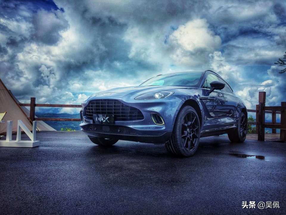 300万的阿斯顿马丁视频,阿斯顿马丁dbx2024款评测