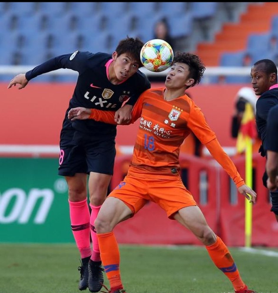 实况足球像皇马的队服,实况足球怎么弄第三件球衣