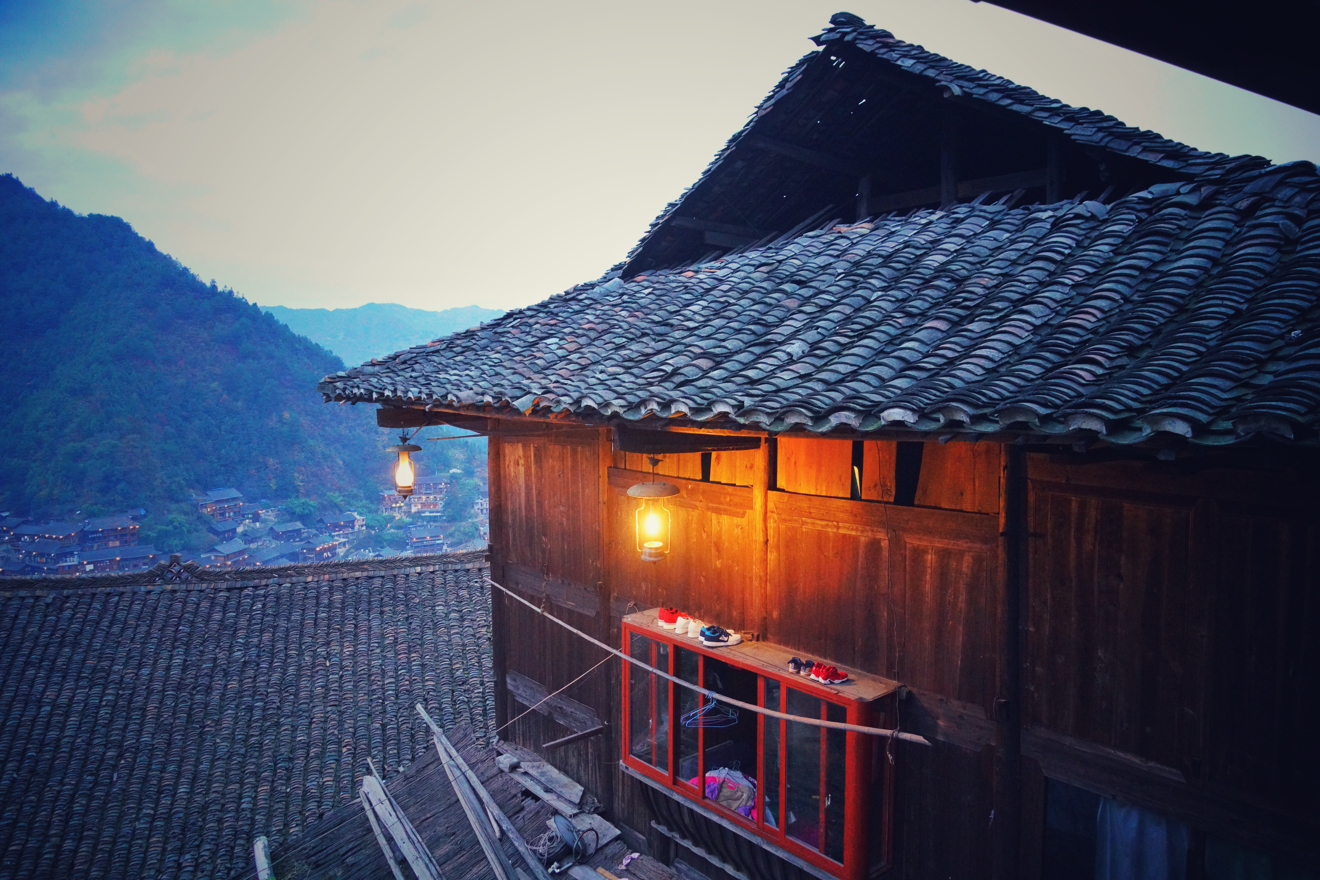 贵州西江千户苗寨节日气息超浓厚,西江千户苗寨春节活动