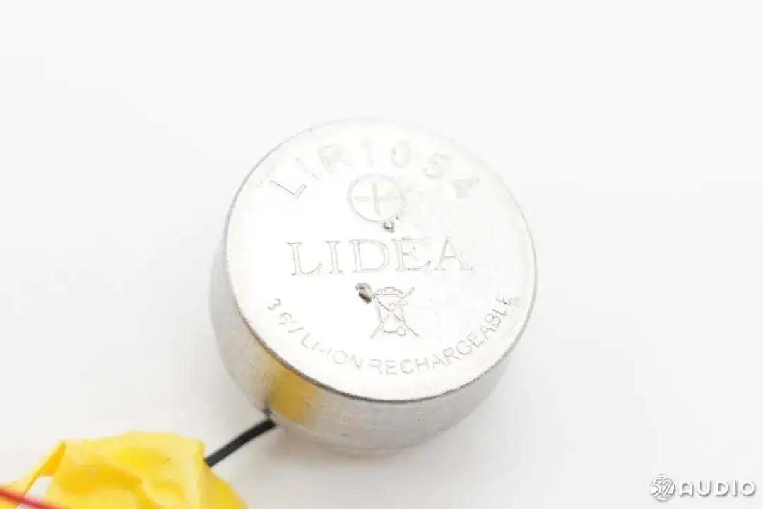 品牌争相采用,钢壳扣式电池成TWS耳机标配