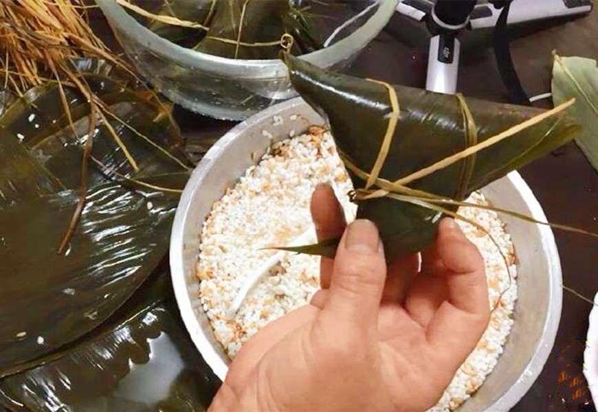 冷冻过的粽子怎么切不散,粽子怎么包才能紧而不散