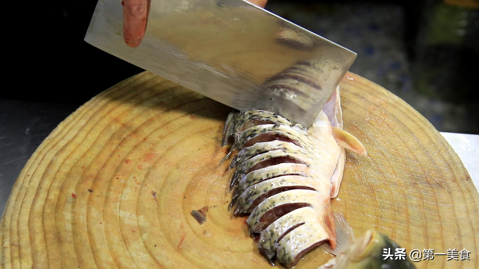 泰式青柠檬清蒸鲈鱼,酸辣爽口的正宗泰式柠檬鱼