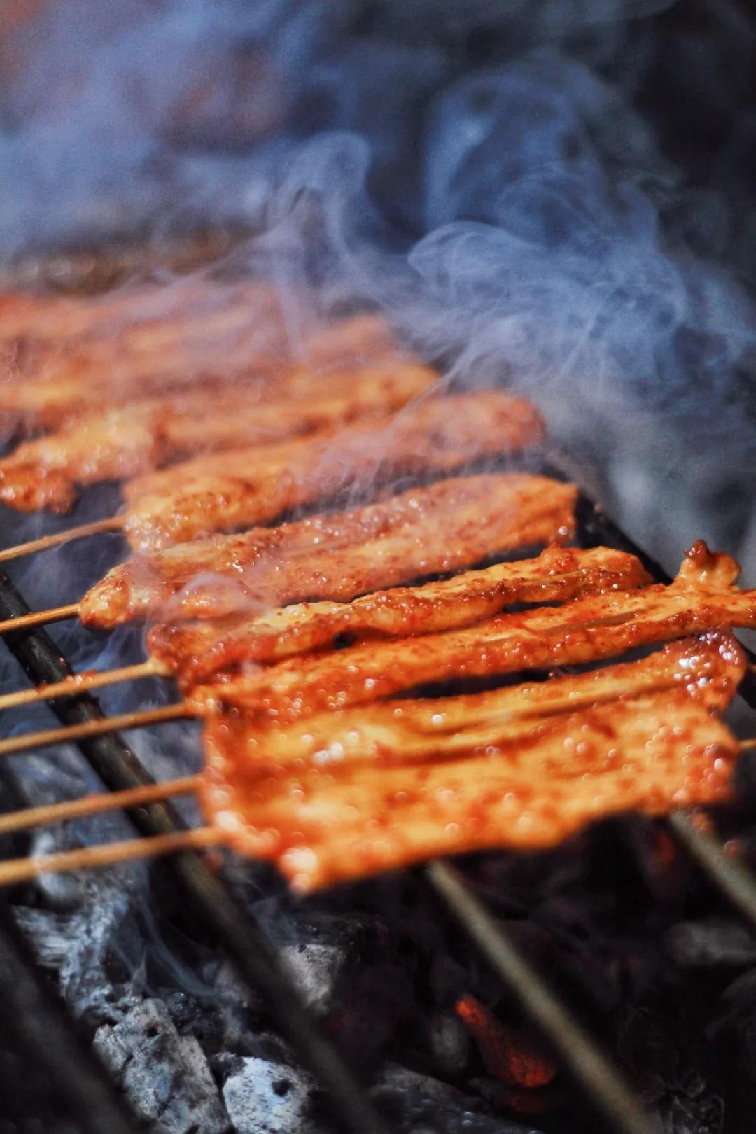 烧烤店冬天怎么生存增加什么特色,为什么冬天烧烤店生意差