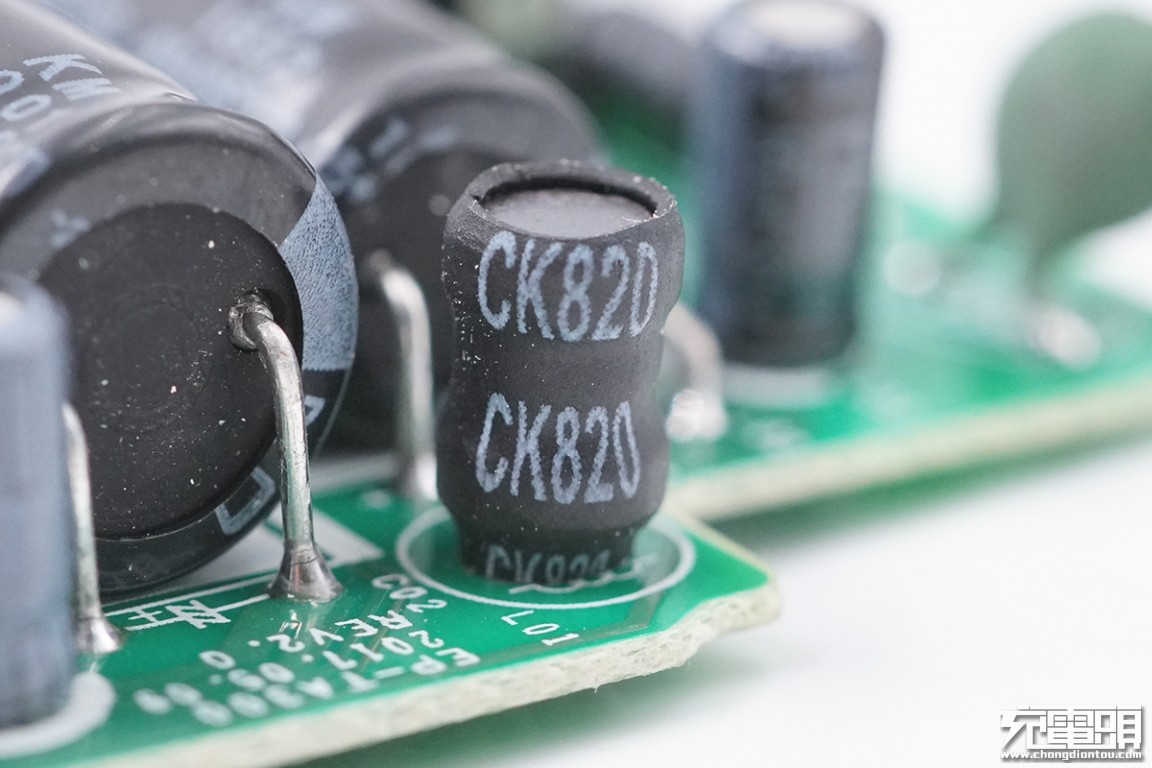 三星25wpd快充怎么拆解,三星25w充电器ta800