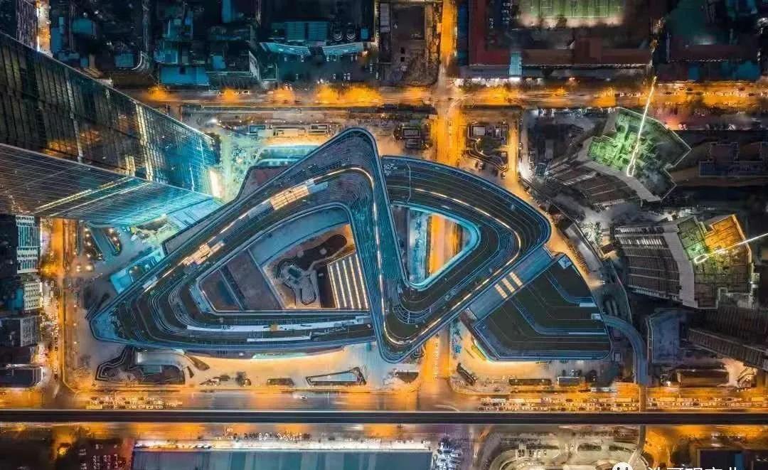 武汉在建专业足球场,武汉屋顶球场