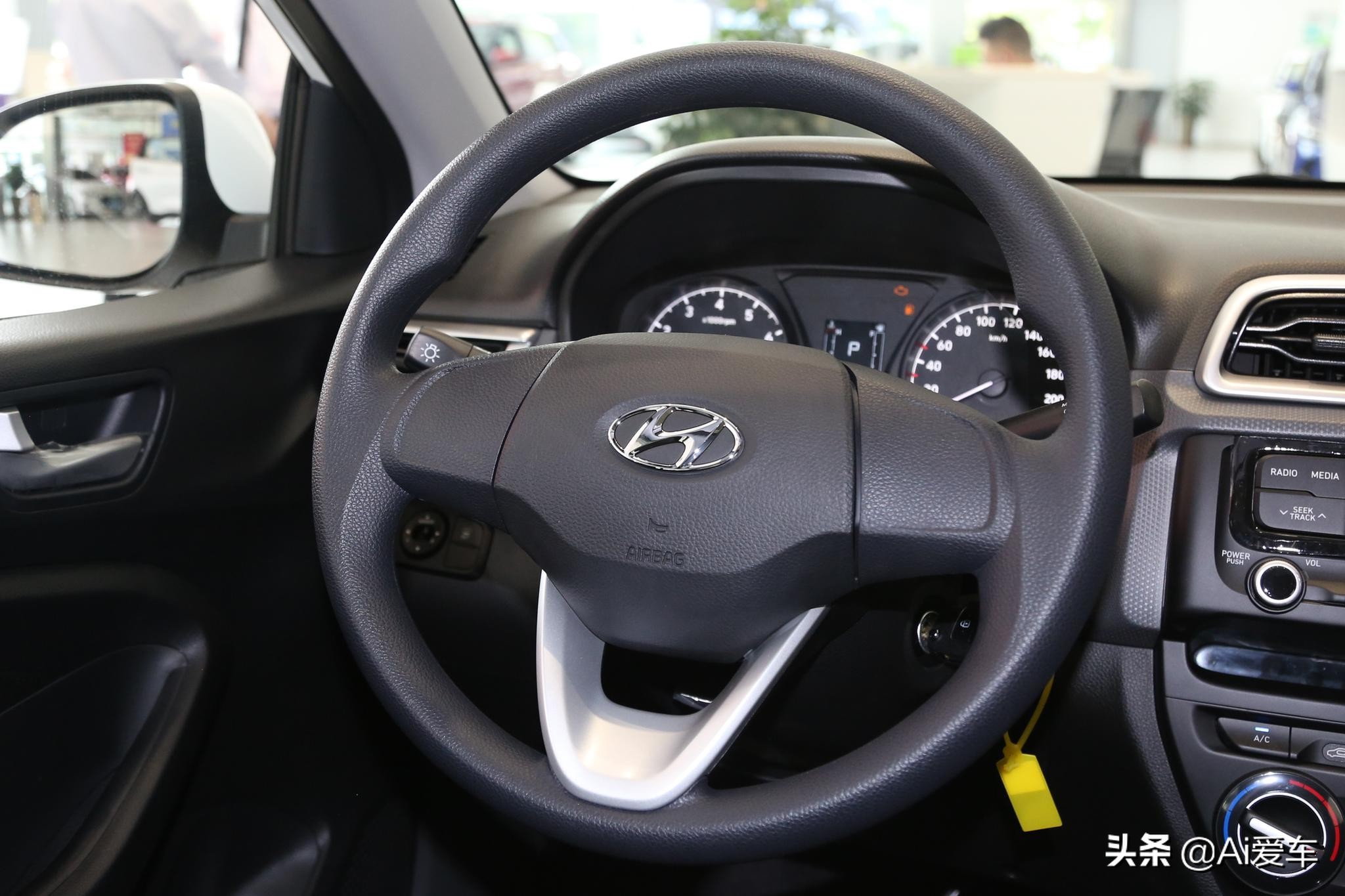 现代瑞纳最经济实惠耐用的小轿车,飞度对比新款瑞纳