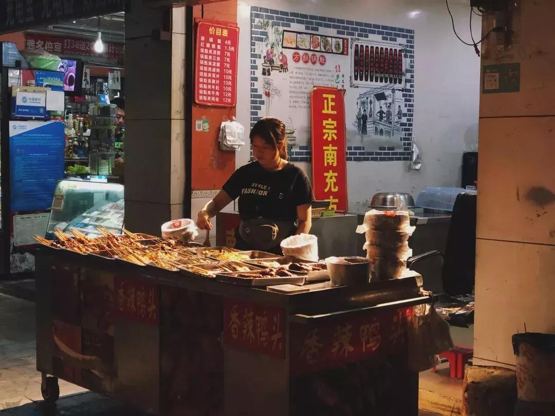 成体，一所靠“抓小偷”牢牢锁死热搜的学校