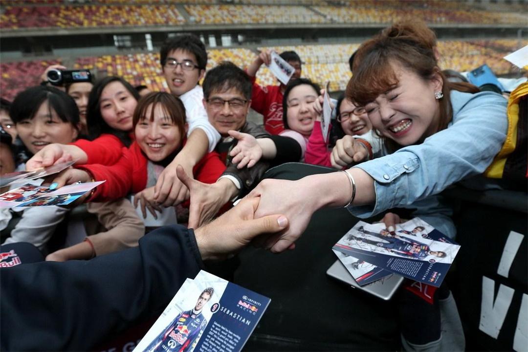 孩子喜欢追星该如何引导,孩子盲目追星父母该如何引导