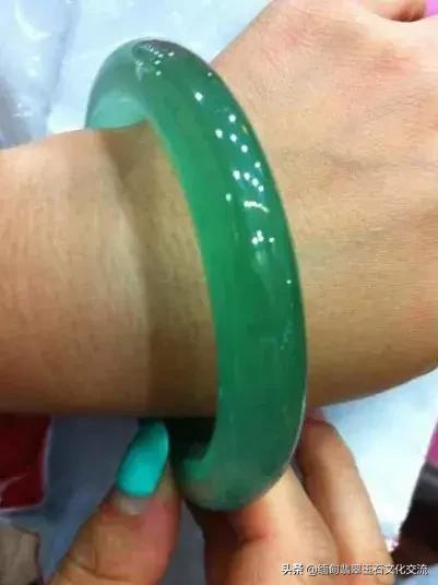 翡翠手镯的水头怎么看好坏,翡翠手镯的基本知识大全