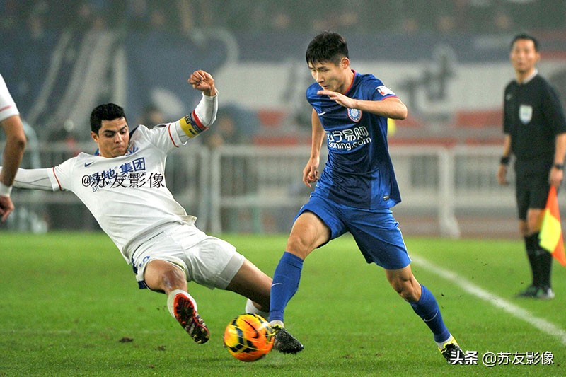 江苏队冠军奖杯在哪,江苏队举奖杯