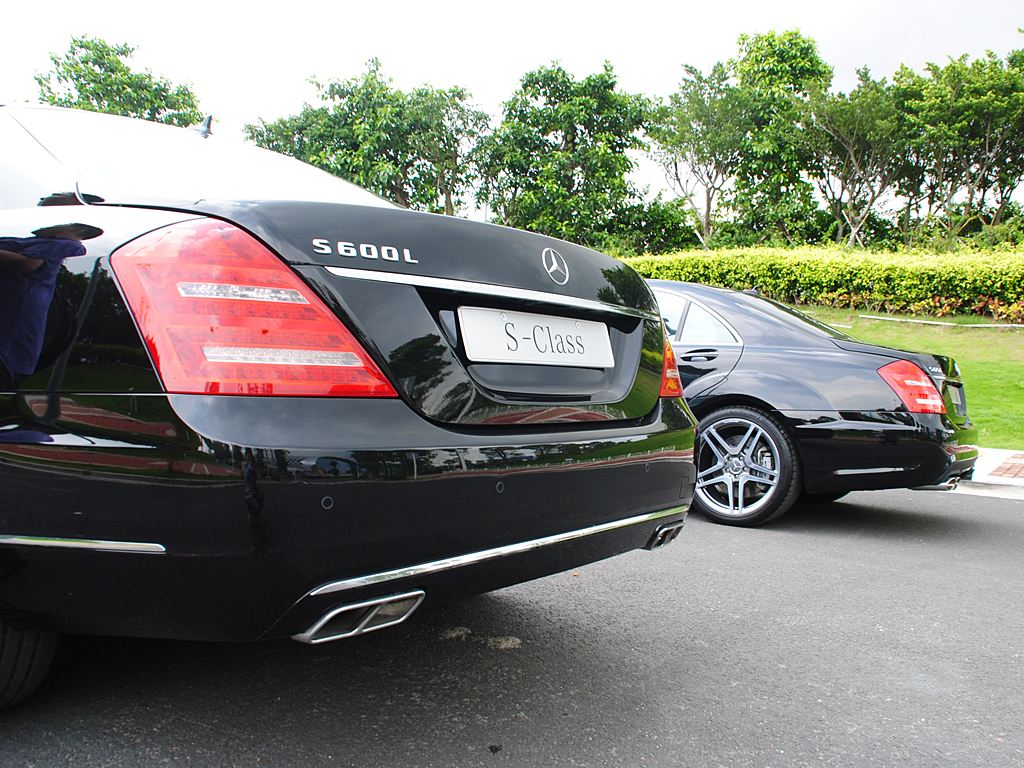 19款奔驰s级二手车价格,为什么奔驰s级国内那么贵