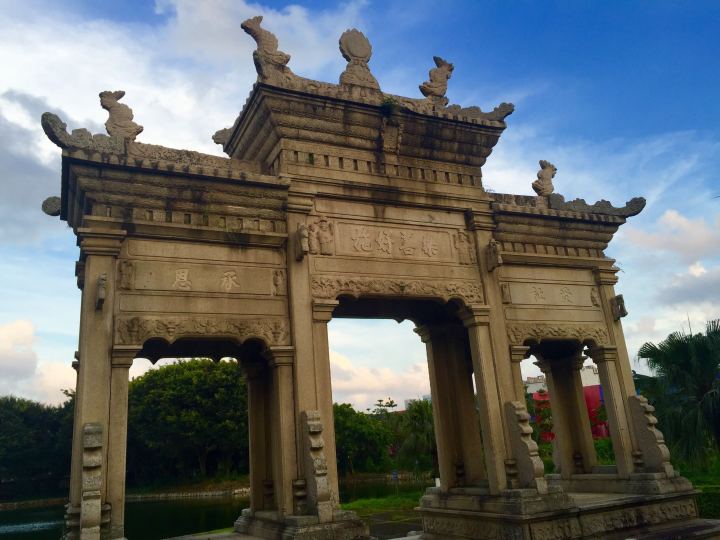 梅溪牌坊是谁的,梅溪牌坊