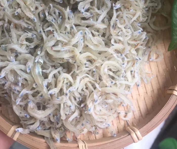 整条晒干的鱼干怎么做好吃又简单,丁香鱼和小银鱼干哪个营养高