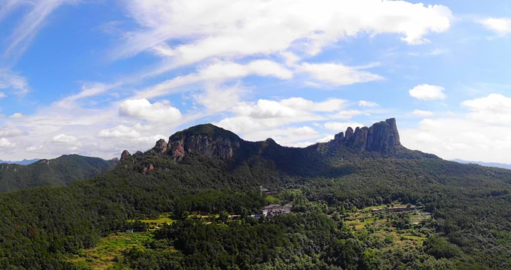 金华这座1.5亿高龄的山峰，浓翠蔽日，风清月朗，还有试胆石等你去挑战
