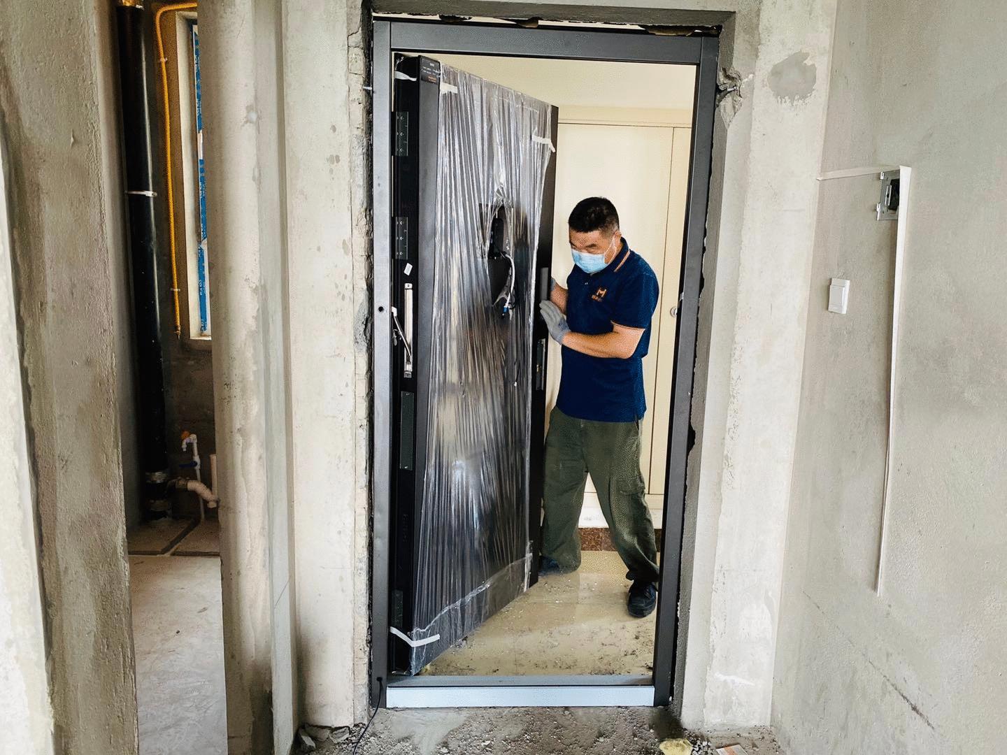 普通入户门怎么改装智慧门,入户门二次安装