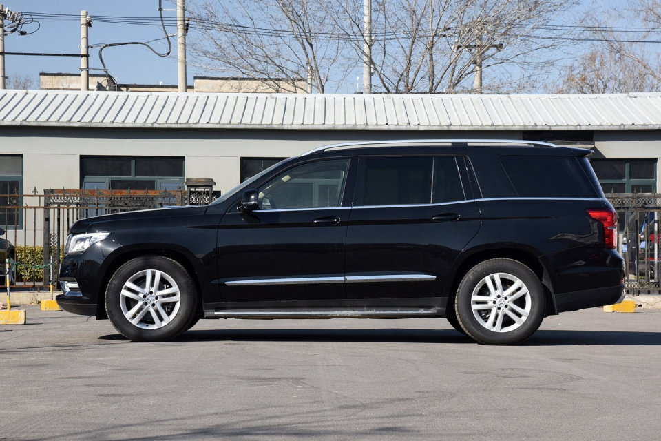 bj90跟奔驰gls的对比,北京bj90跟奔驰的区别