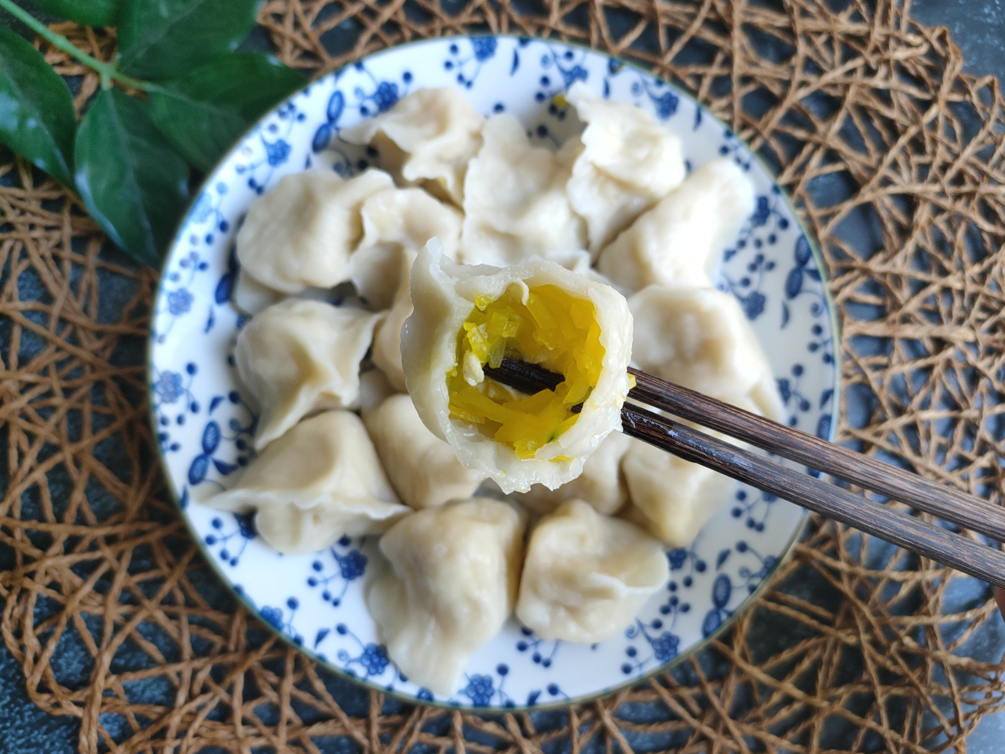 饺子素馅怎样做鲜美多汁,适合秋天吃的素馅饺子