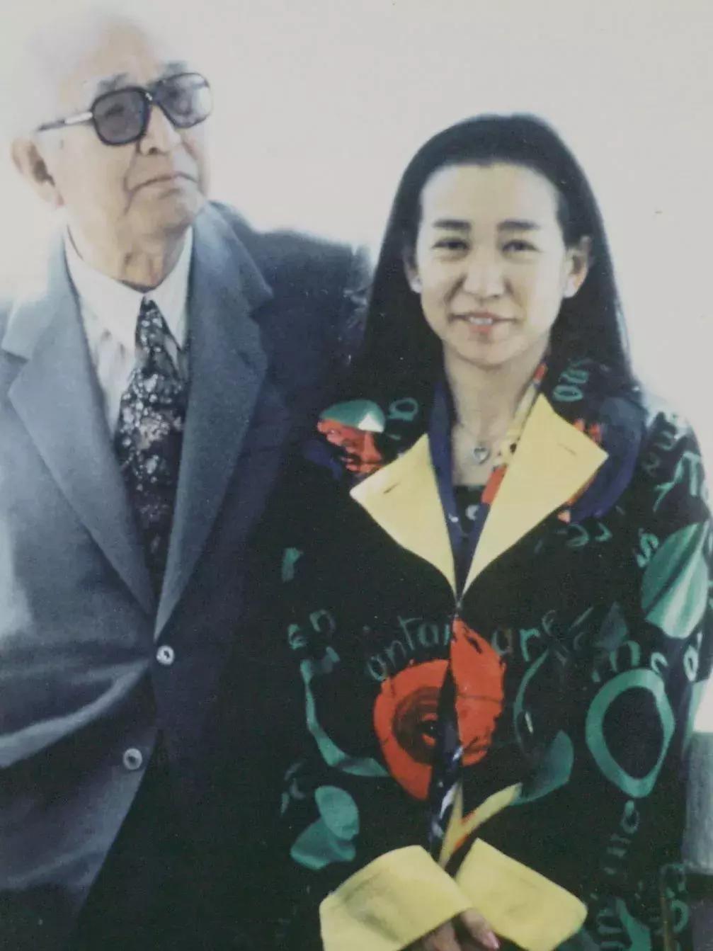 世人说我的爸爸是神，但他就是个普通人