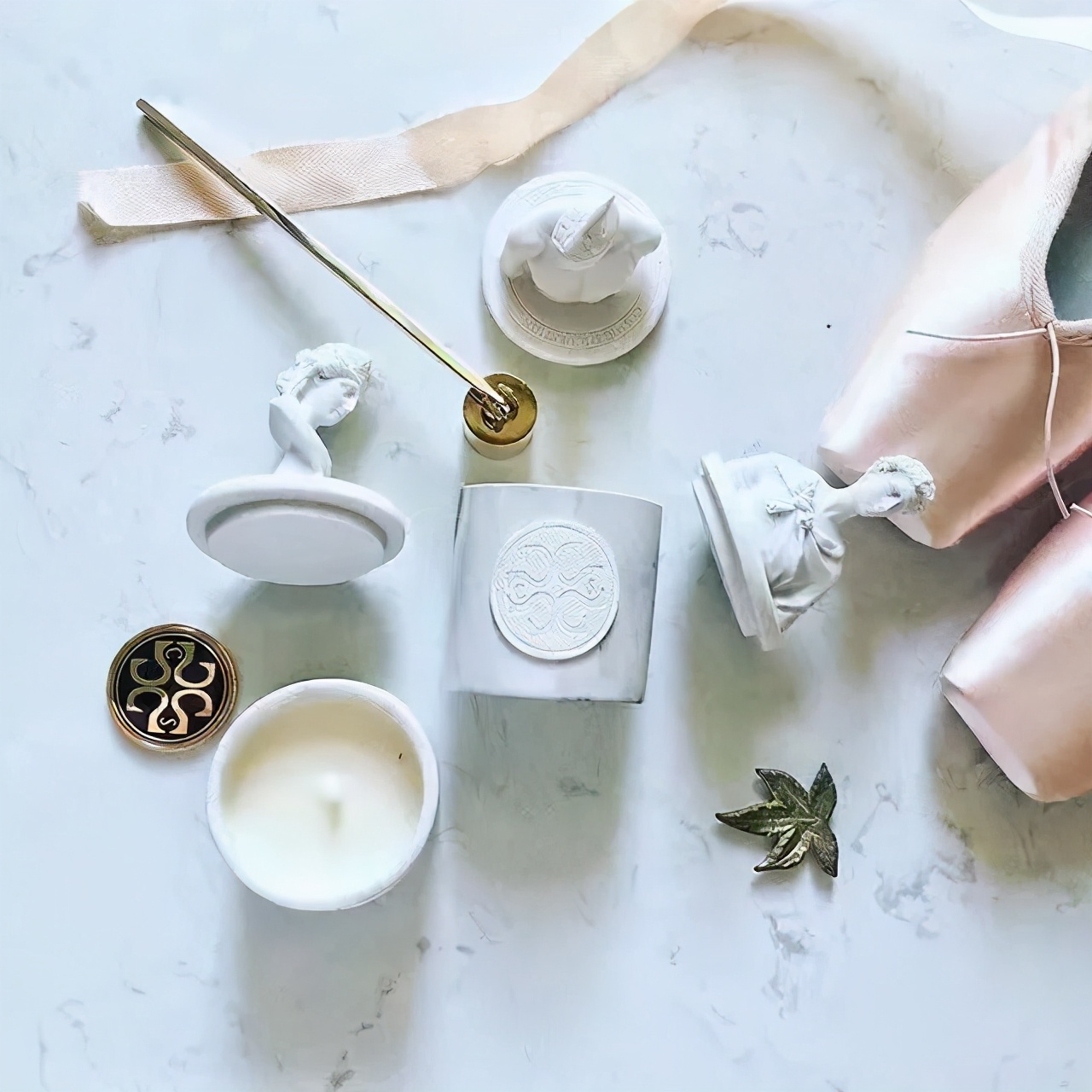 只要小几百就能买到Acne平替，高逼格小*香众**薰和王一博同款