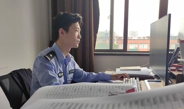 朋友圈售卖走私雪茄涉案200余万,走私雪茄700万怎么判