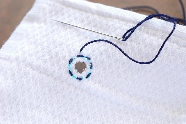 毛巾破洞缝补小窍门,毛巾绣漏针怎么修补