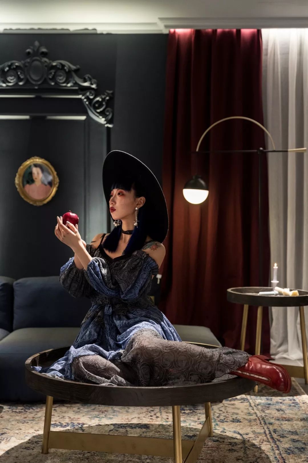 28岁成都女孩180㎡豪宅爆红！砸100W做1室3个衣帽间：壕无人性