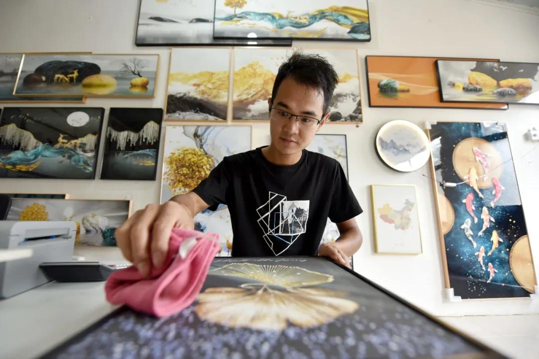 邯郸肥乡：小伙网店卖画月销售10万块