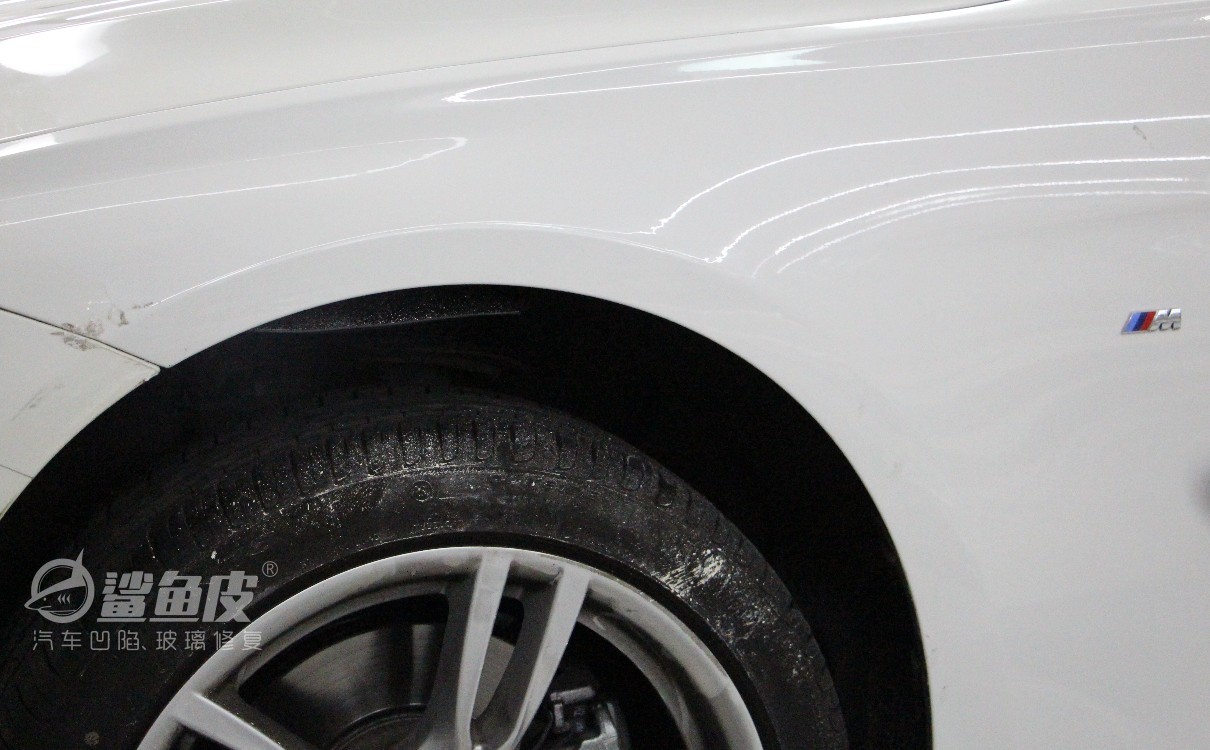 汽车叶子板凹陷修复的两种办法,奥迪a4叶子板凹陷修复要多久