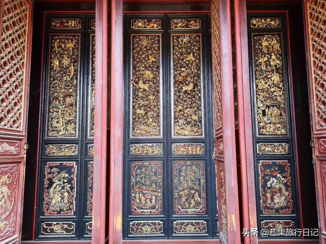 云南有块“天下第一雕”，手机拍照10元相机拍照50元，贵不贵？