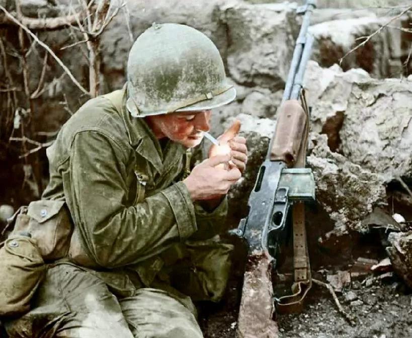 美军二战装备打火机军刀,美国神火手电特种部队装备