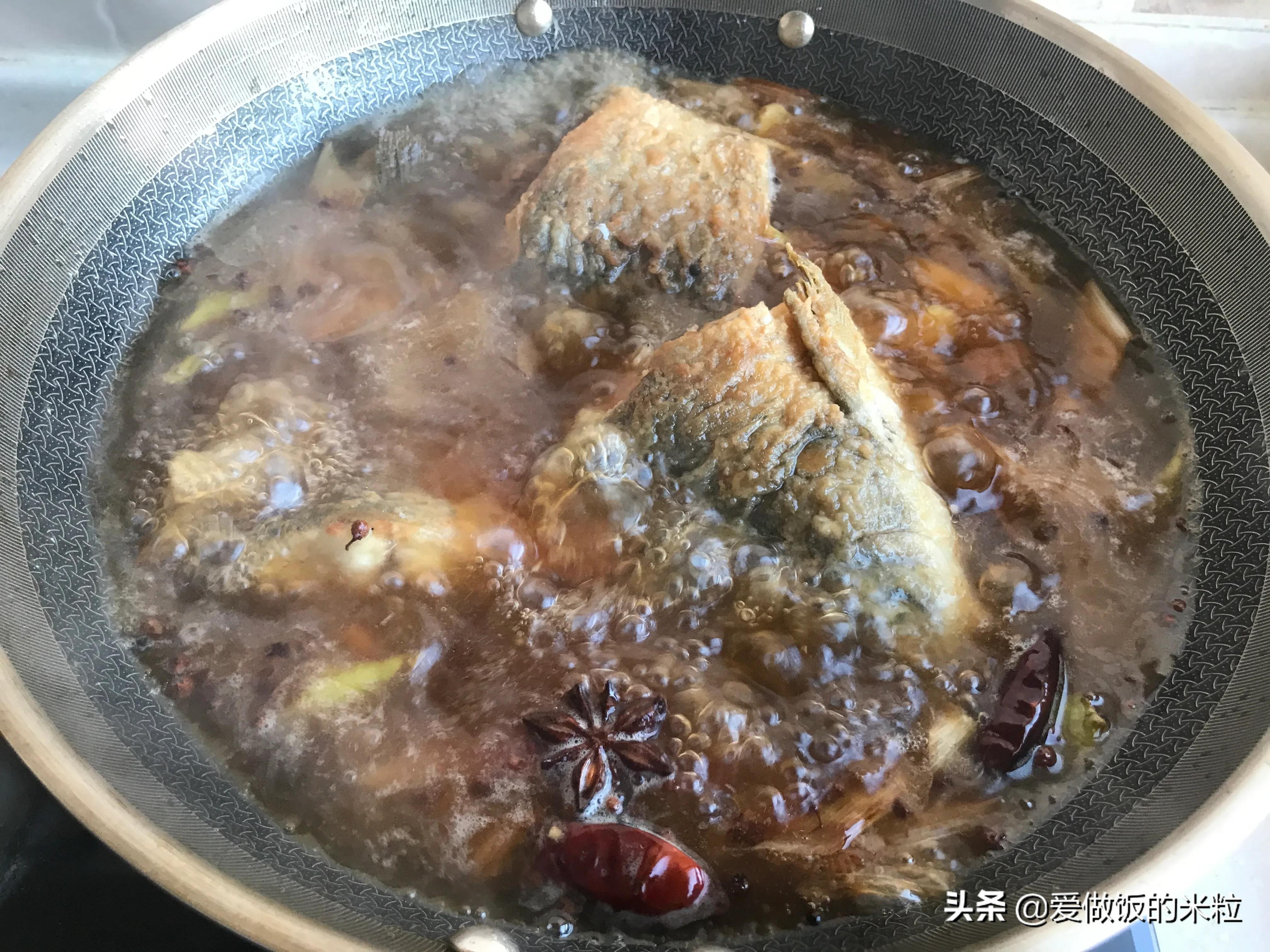 怎么炖小草鱼好吃家常做法视频,炖草鱼用热水锅还是凉水下锅好