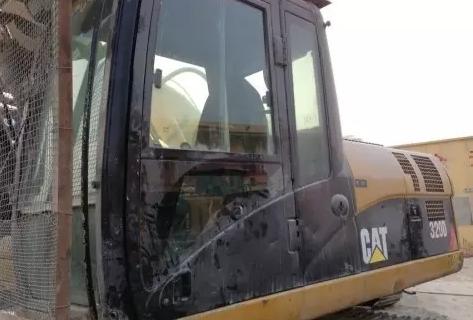 如何鉴别二手卡特挖掘机,二手卡特320d挖掘机多少钱一台