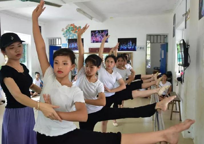 兴趣班不宜报的太多,兴趣班要不要报钢琴