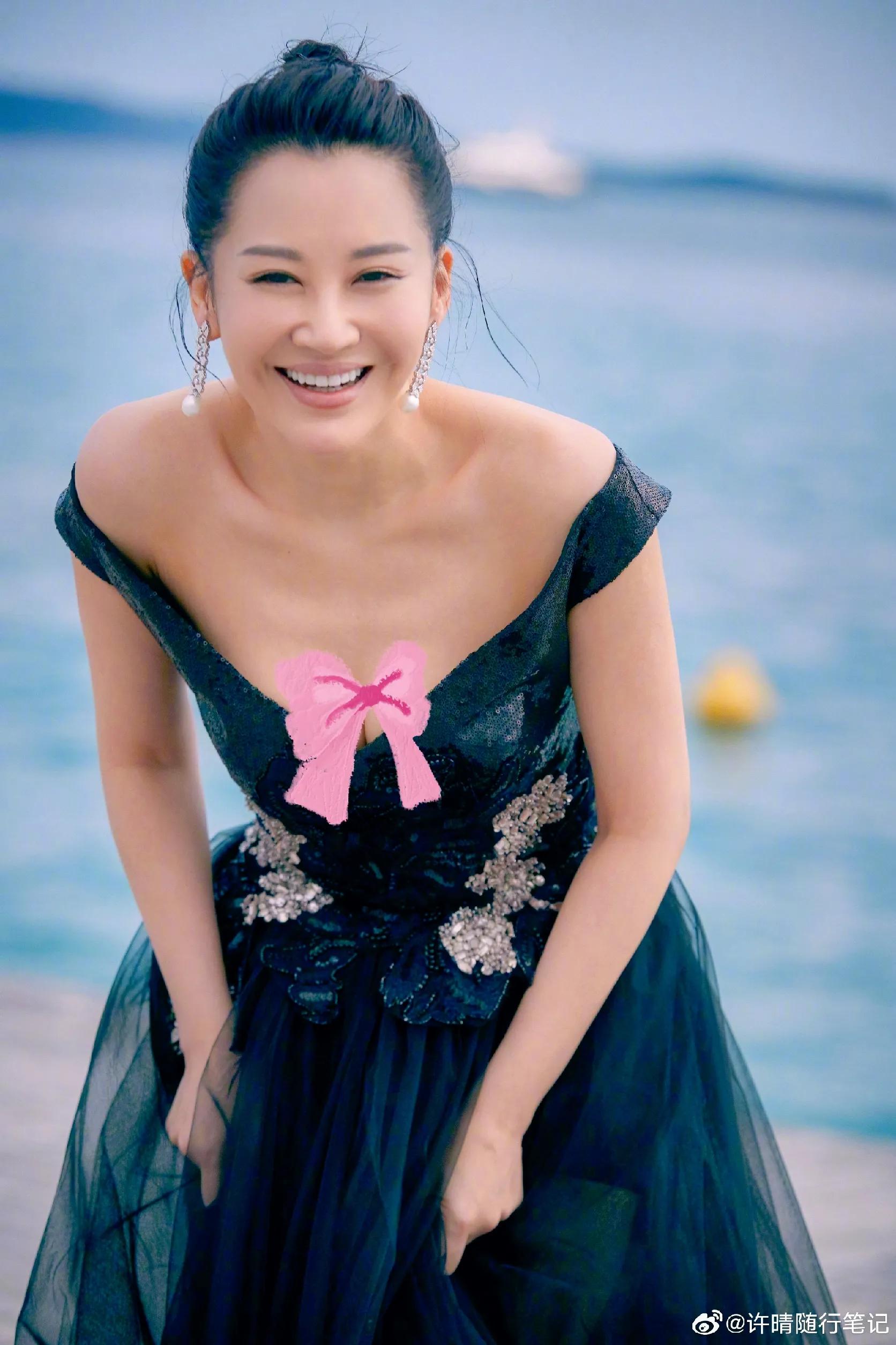 “京圈公主”猎男记：从不跟穷人恋爱，52岁为何至今未婚？