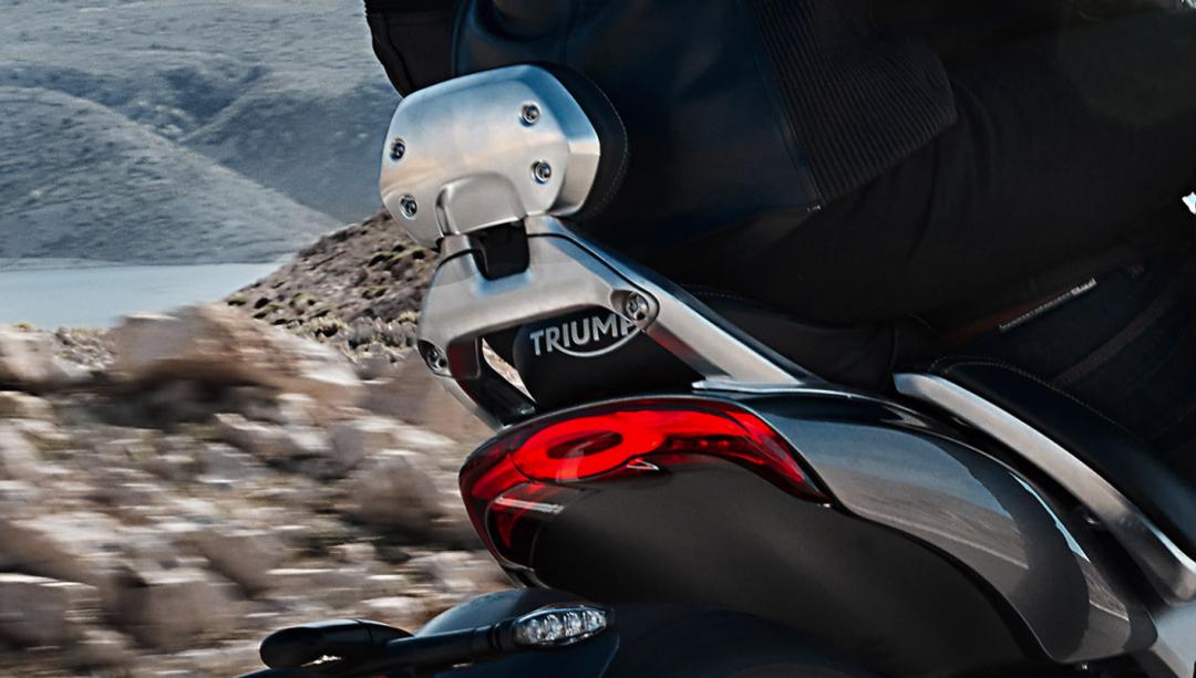 英国凯旋三缸大火箭落地价,凯旋摩托车2024最新款三缸rs