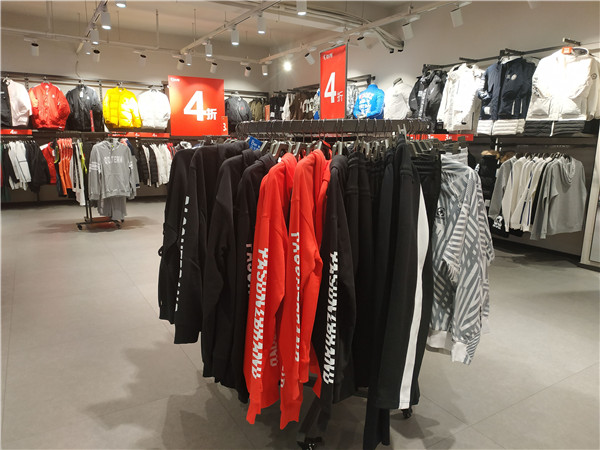 晋江鞋都安踏,福建晋江李宁安踏运动鞋