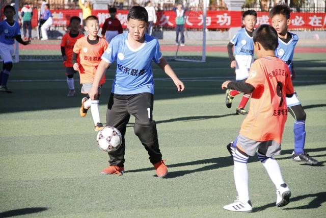 “少年花伞舞，悠扬骏马曲”助威“周末联赛”鄂尔多斯四赛区