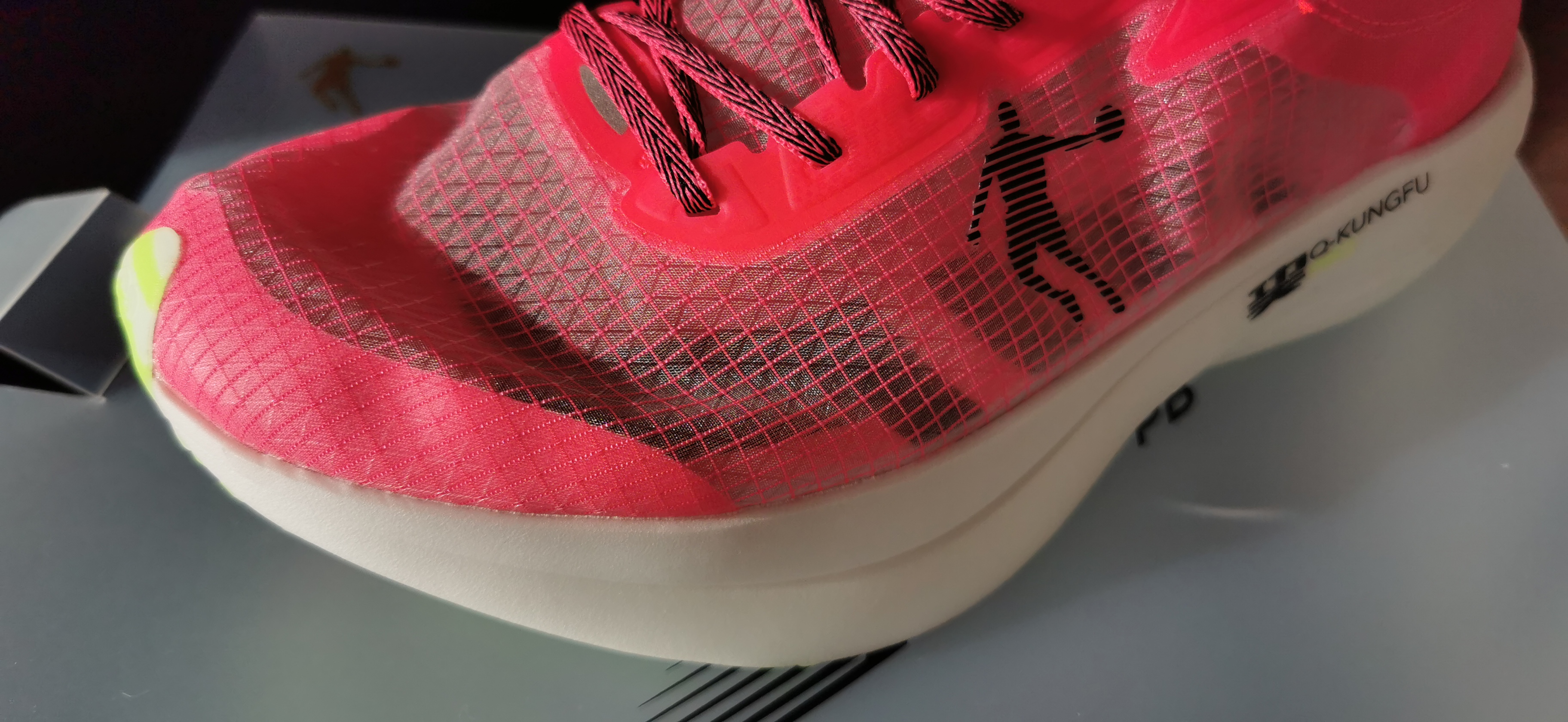 乔丹飞影pb4和安踏c2025gt哪个好,乔丹跑鞋飞影pb3.0多少钱