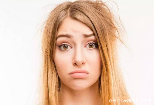 头发冬天干燥头皮屑多怎么办,冬季头发干燥头皮屑多怎么根除