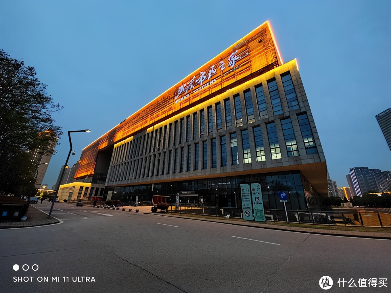 小米11ultra至尊版讲解,小米10至尊和小米11ultra拍照对比