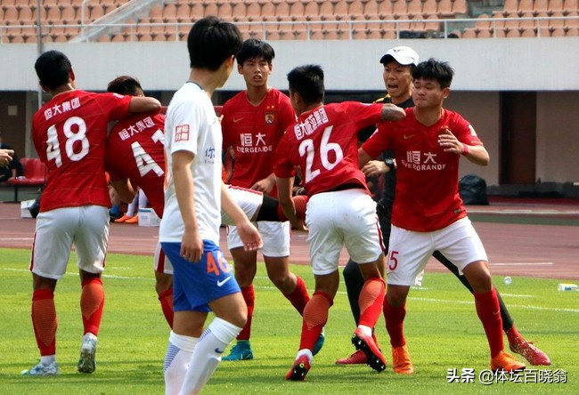 尴尬！恒大6球员“送不走”或只能踢预备队，有人年薪千万级别