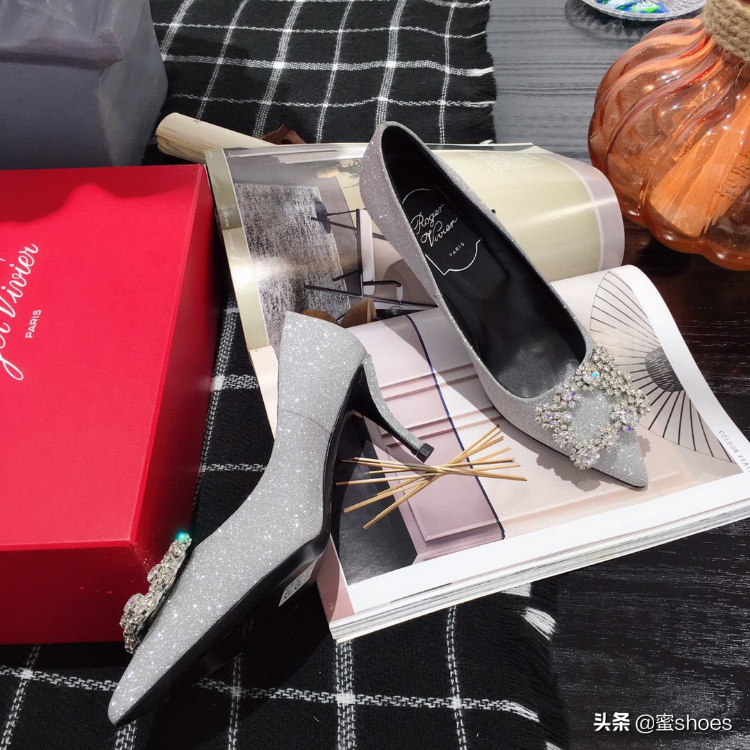 唐嫣同款rv鞋,唐嫣结婚时穿的婚鞋