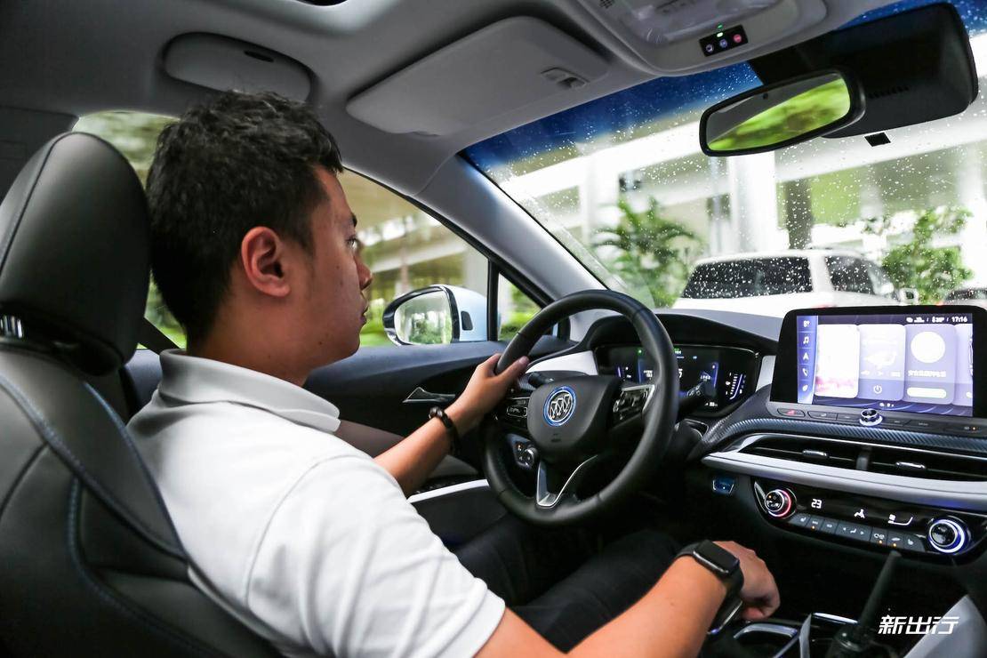 别克电车velite6体验,科技感满满别克velite6看车记