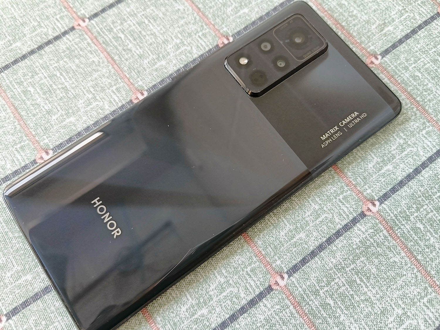 荣耀v40最详细评测,荣耀v20半年后表现如何