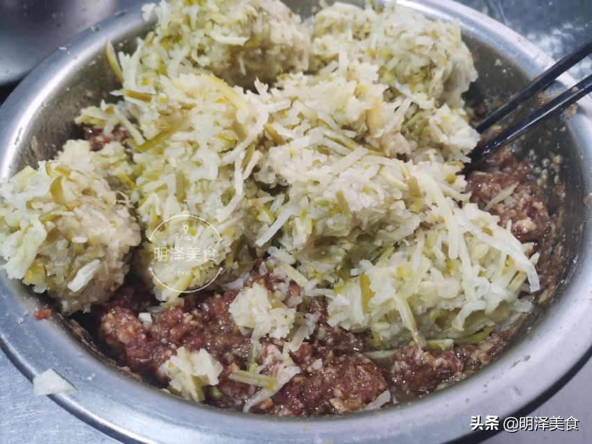 最好吃的牛肉萝卜馅饺子的做法,家常萝卜馅饺子做法