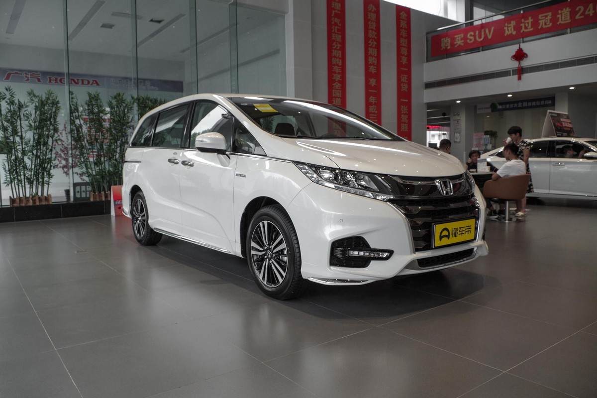 奥德赛后杠凹陷修复,奥德赛踩刹车后轮咯吱响怎么回事