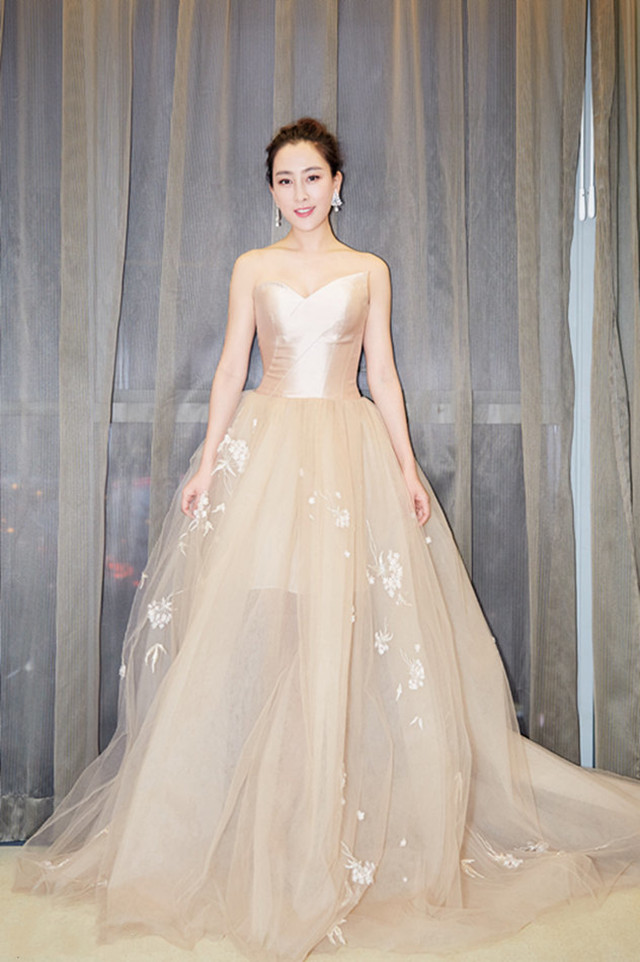 马苏穿白衬衫出席活动,马苏穿晚礼服的盛世美颜