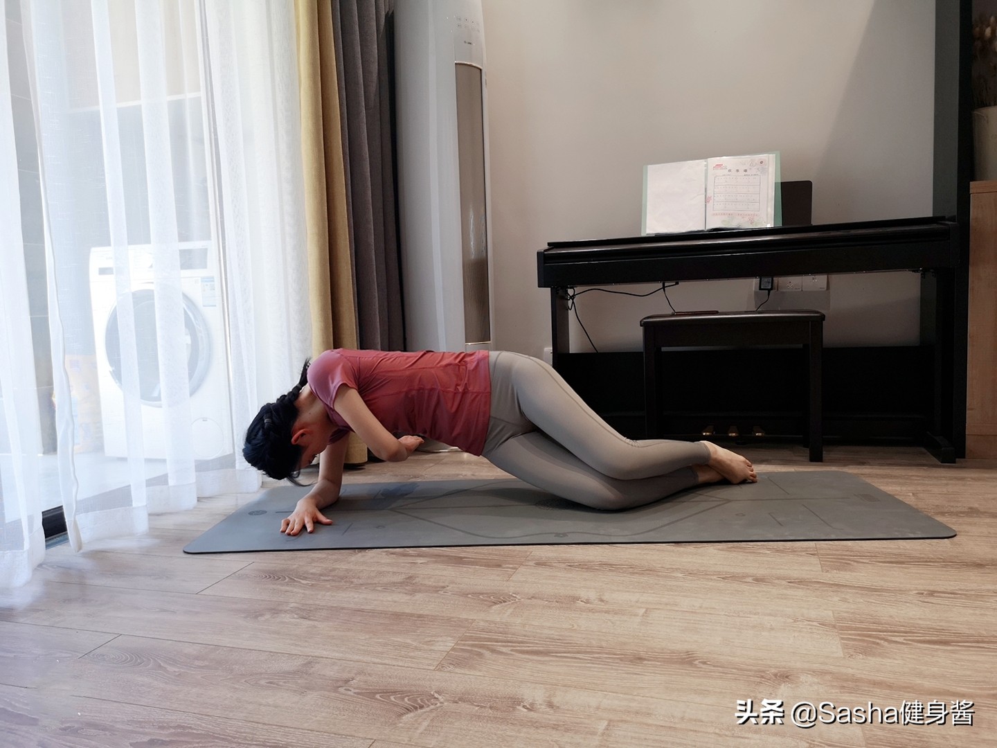 练好下犬式，释放压力，消除背部疼痛