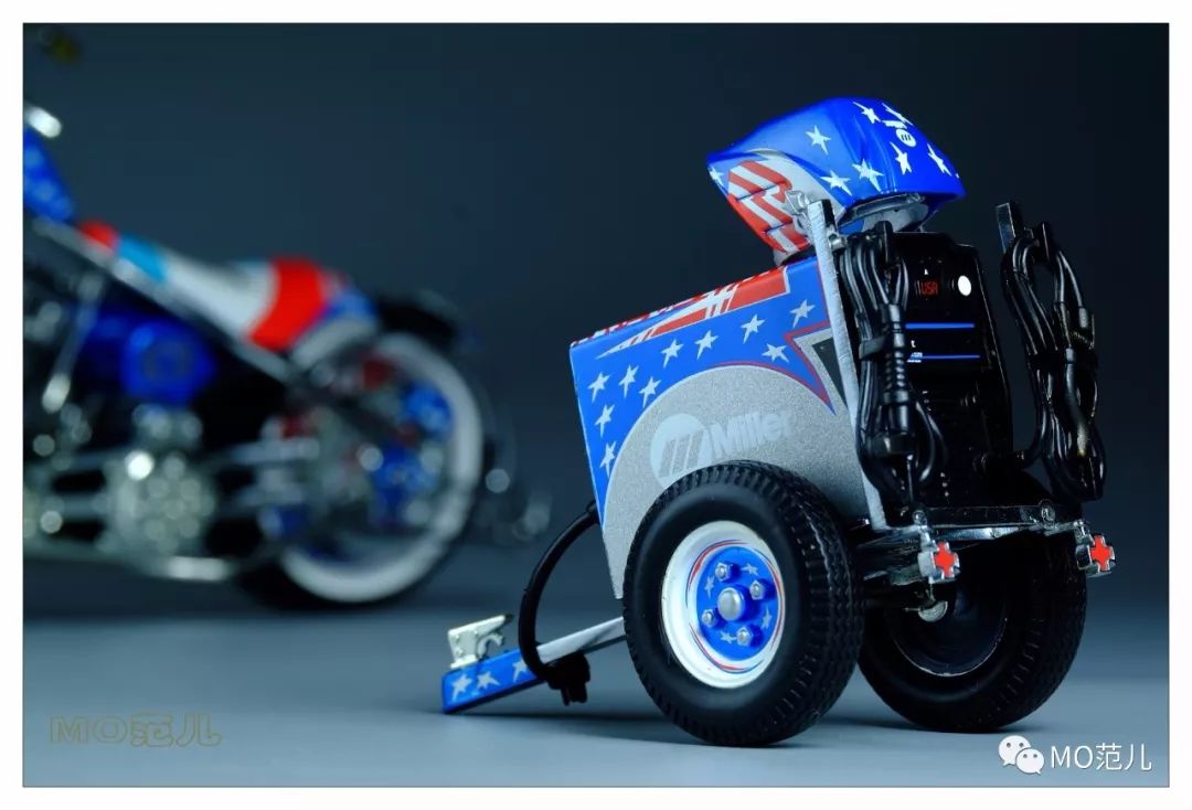 想试试用蓝色“焊”住你的眼睛是什么感受吗?