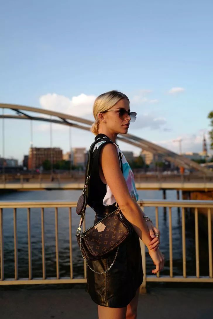 五合一lv包背法,lvfavourite包的背法